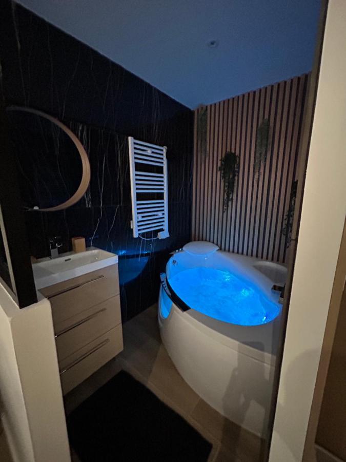 Appartamento T4 Jolie Vue Avec Jaccuzzi Vitrolles  Esterno foto