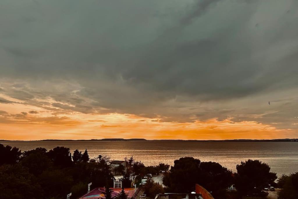 Appartamento T4 Jolie Vue Avec Jaccuzzi Vitrolles  Esterno foto