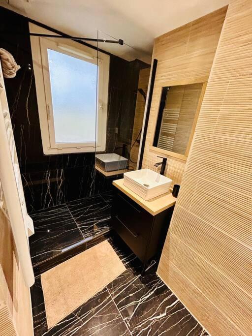 Appartamento T4 Jolie Vue Avec Jaccuzzi Vitrolles  Esterno foto